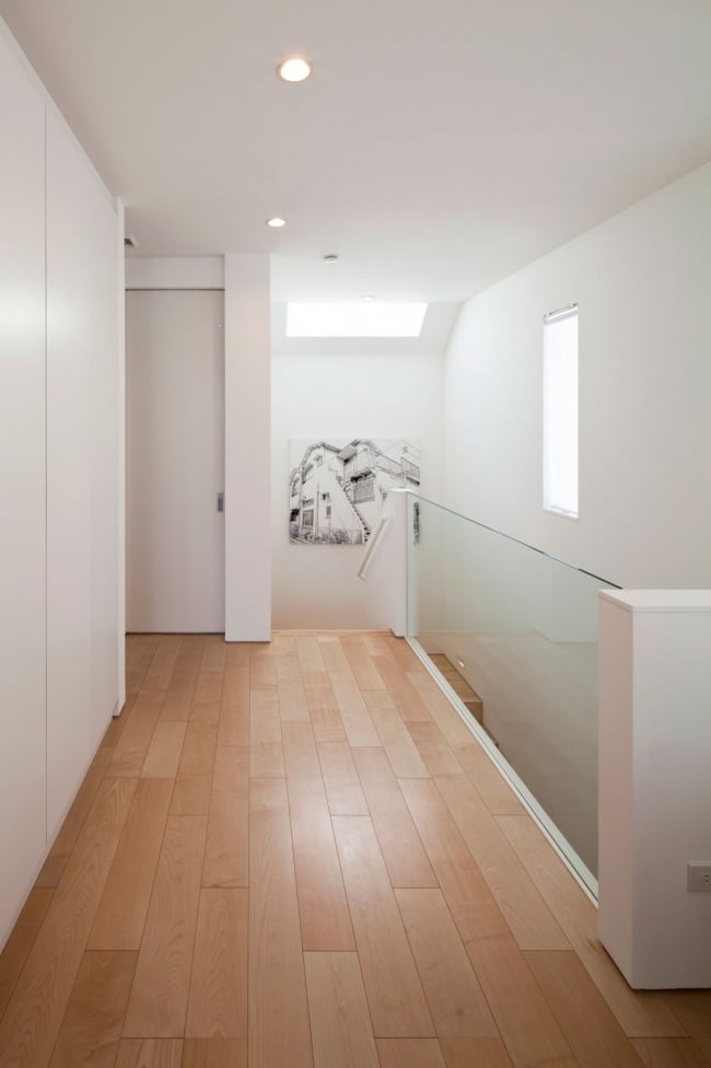 modernes Wohnhaus tokyo dielenboden zweiter stock
