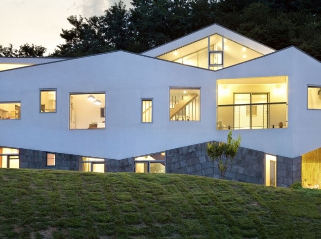 modernes einfamilienhaus fassade weiß fenster stein