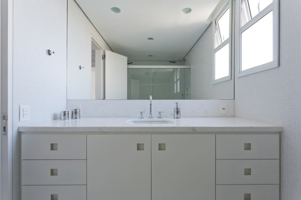 mosaik wand weißes apartment design von leandro garcia