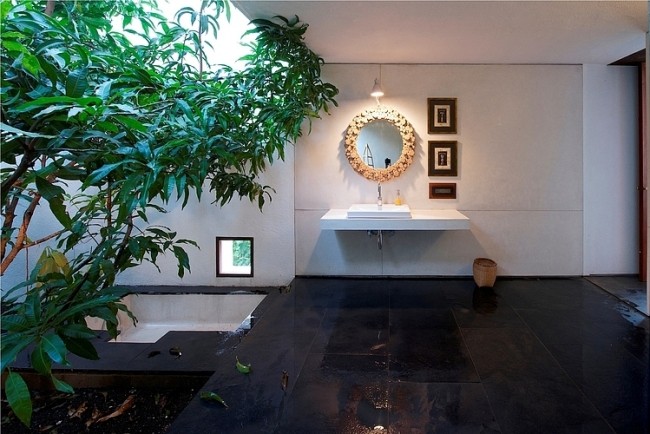 offenes badezimmer wohnhaus aus stein mit moderner architektur