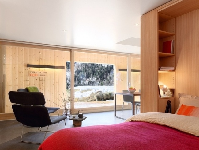 schlafzimmer schiebetür umgebaute moderne holzhütte in der schweiz