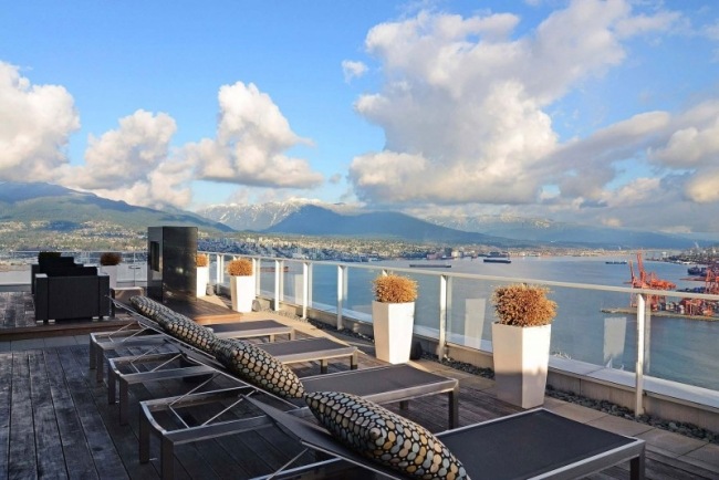 terrasse liegestühle luxus wohnung mit modernem interuieur