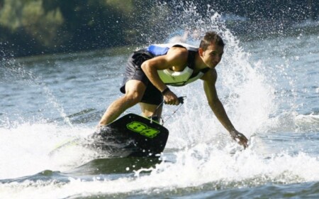 wassersport-treiben-motor-designer-surfbrett-jetsurf