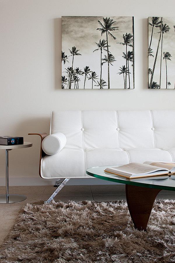 Wohnzimmer mit Kunst wanddeko shaggy teppich palmen schwarz weiß