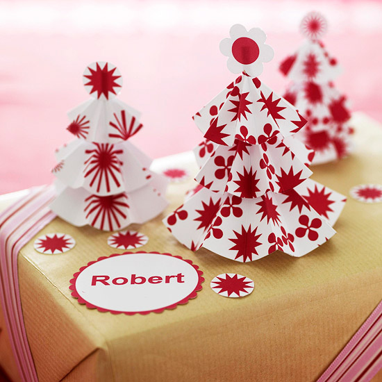 Basteln mit Kindern-Papier Weihnachtsbaum-Rot-Weiß Geschenke verpacken