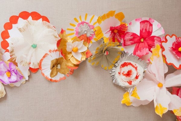 Deko Ideen Haus Papierblumen bemalen Kinder Basteln