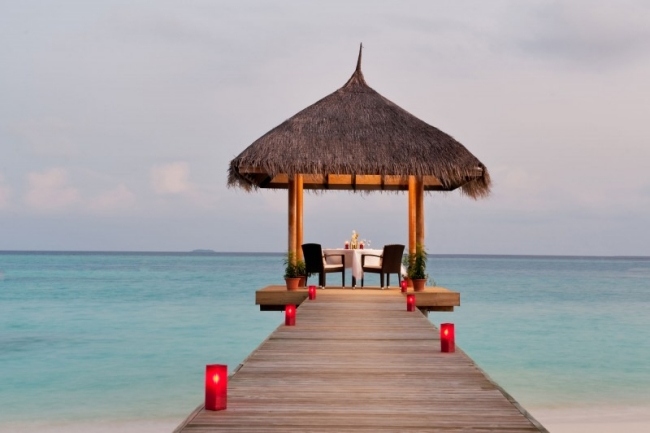 Gazebo-Strohdach Holzwege gestaltung Malediven Privatinsel Resort-Velassaru