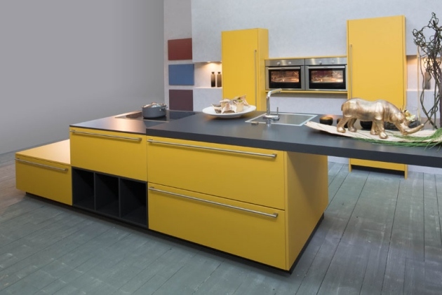 Designer Küche-modern Raumgestalten gelb kräftig Farbgebung-Rotpunkt