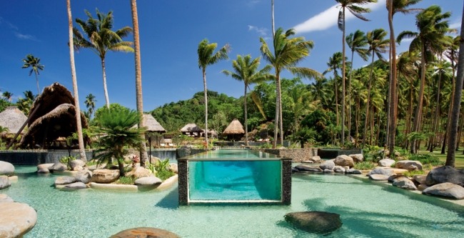 Glas-Wand Pool-üppige Vegetation Resort Luxus-Insel Laucala-Fidschi 