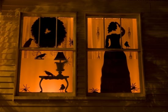 Halloween Deko ideen zum Basteln-Silhouetten schwarz-Karton Fenster Beleuchtung