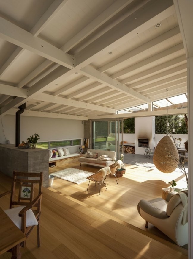 Wohnzimmer modern geräumig sonnig beige weiß