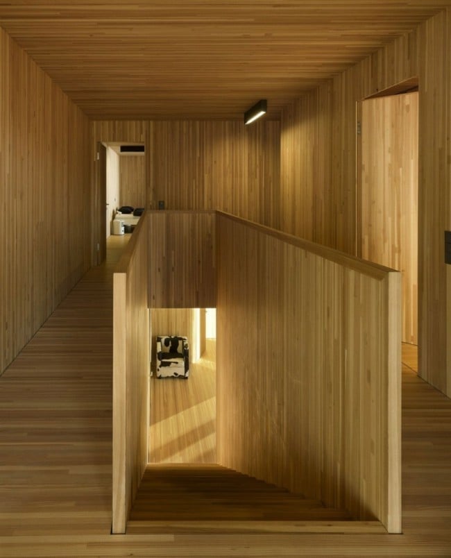 Innenarchitektur Holz Treppe Geländer drei Stockwerke