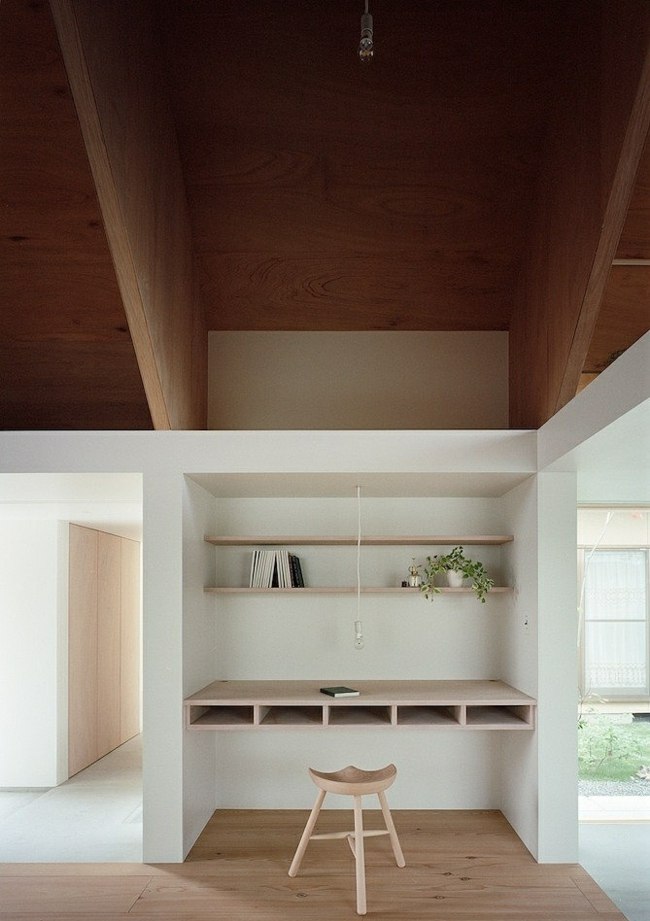 Einrichtung Holz Möbel Raumteiler Betonwand