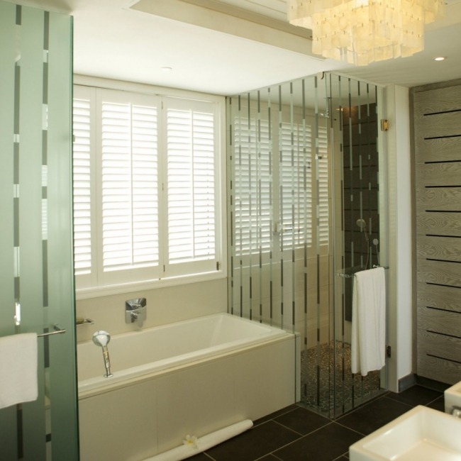 Hotel-Long Beach Badezimmer Badewanne-Glas Trennwand-Design Kronleuchter