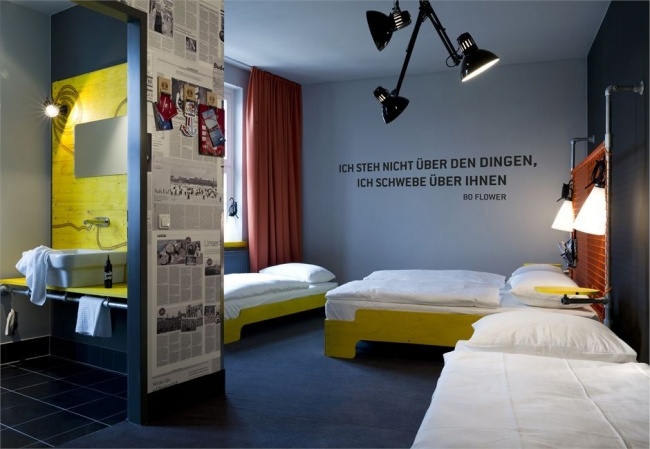 Hotelzimmer Design-eigenes bad-Gelbe Fliesen-St-Pauli Hostel Indoor