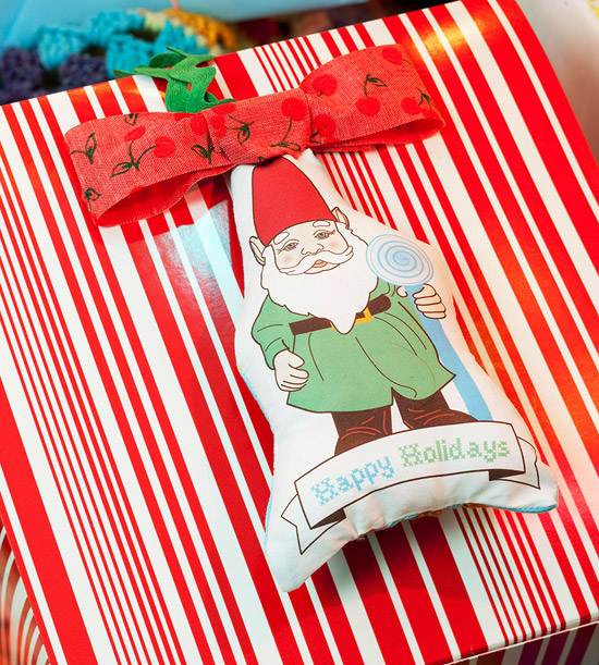 Individuelle Deko Weihnachten gestreiftes Geschenkpapier-Zwerge Motive