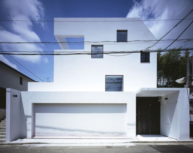 Kre japan Modernes Haus mit Garage weiße fassade