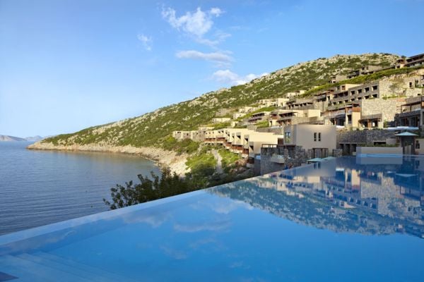 Kreta Hotels-Pool Modern traditionale Architektur Infinity Pool Daios Cove Luxus Resort