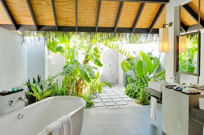 Luxuriöse-Villa Badezimmer Design Tropisch Außendusche Keramik-Wanne