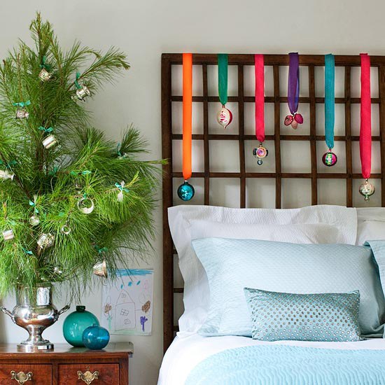 Mini Weihnachtsbaum-künstlich Schlafzimmer Bettkopfteil Bänder bunt-Advent Schmuck