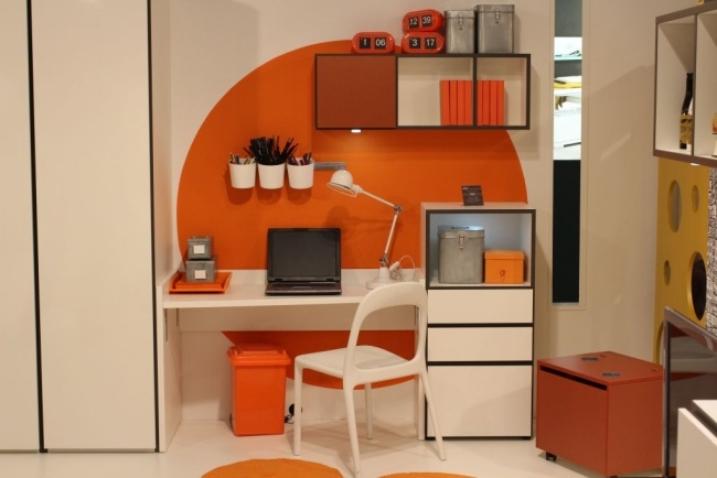 Moderne Büroeinrichtung design arbeitsplatz weiß orange