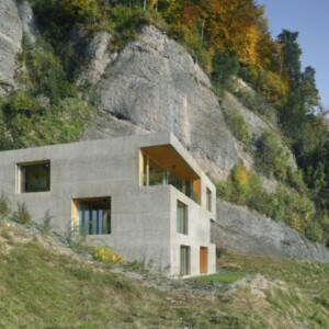 Neubau Haus Hang Beton Holz Balkons moderne Architektur