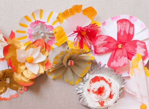 Papierblumen handbemalt schöne Designs Bastel Ideen Kinder rot gelb