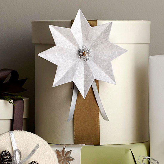 Weihnachtsdeko mit Sternen verpacken schöne Idee
