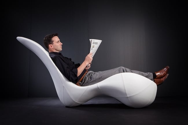 Schaukel Liegestuhl modern kurvenreich-Formensprache ergonomisch