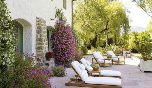 Teakholz Sonnenliege Weiße Polsterauflage Mediterrane-Garten Gestaltung Einrichten
