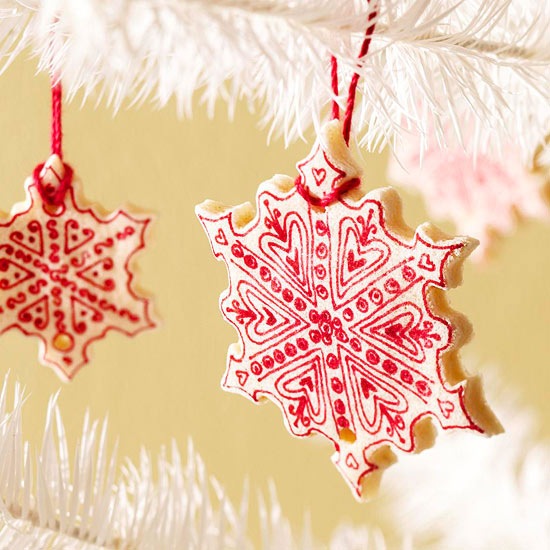 Teig backen Weihnachten Adventszeit Basteln Deko schneeflocken-Schmuck Aufhängen