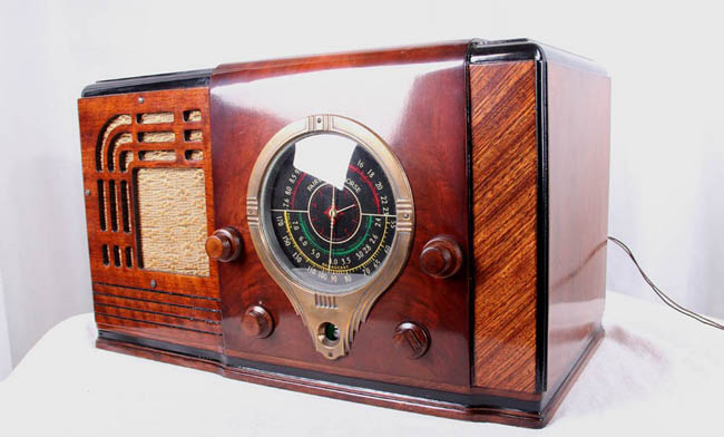 Vintage Radio-mit Gehäuse-aus Holz Design-Modell mid century 