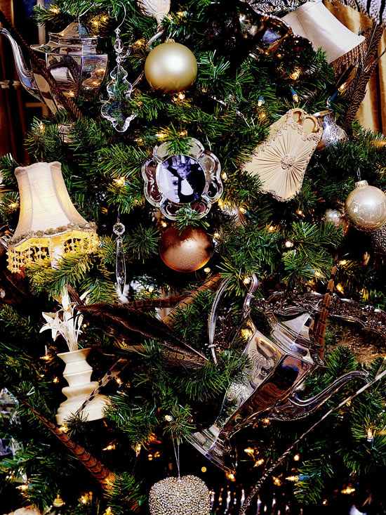 Weihnachtsbaum-schmücken-kristalle-verspiegelte-ornamente