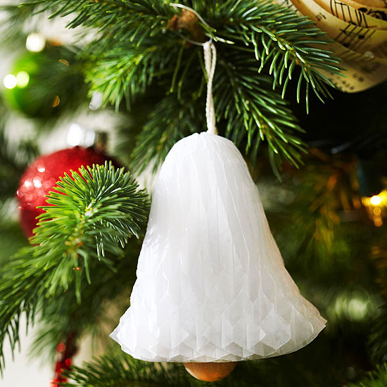 Weihnachtsbaumschmuck basteln glocke form honeycomb papier