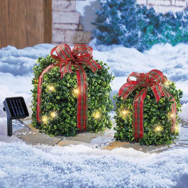 Weihnachtsdeko Terrasse Geschenke aus Buchsbaum basteln Lichterkette dekorieren