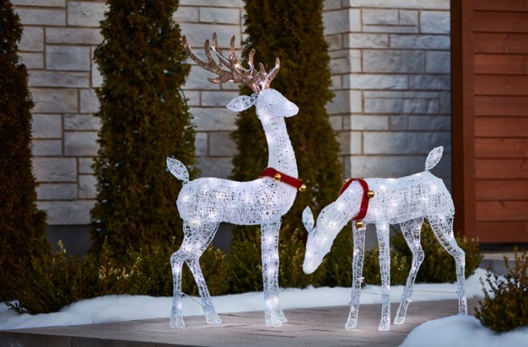 Weihnachtsdeko Terrasse beleuchtete Hirschfiguren Außenbereich einsetzen