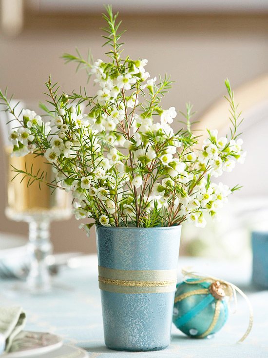 Schleifenband Winterblühende Pflanzen-Ideen Schmuck-Tisch Weihnachten-Advent Blau Vase 