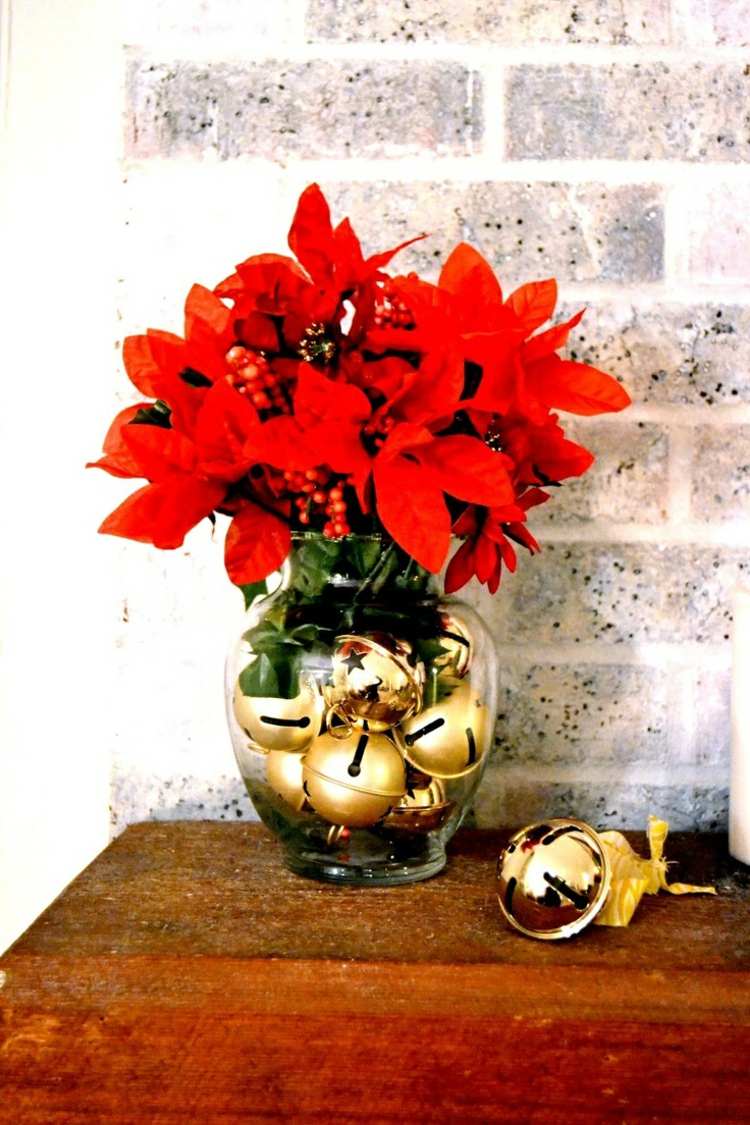 bastelideen mit weihnachtsglocken vase glas deko rote blumen elegant