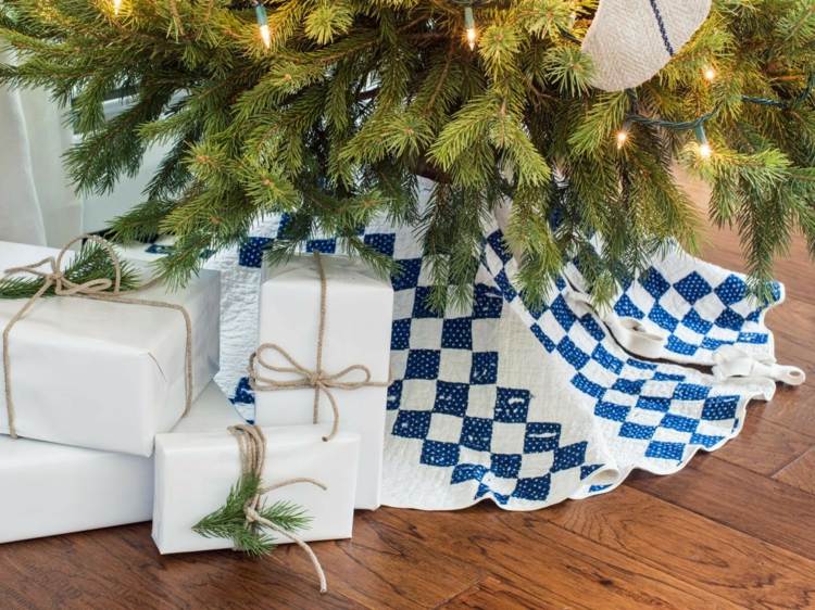 basteltipps für weihnachten baumdecke naehen blau weiss geschenke lichterkette