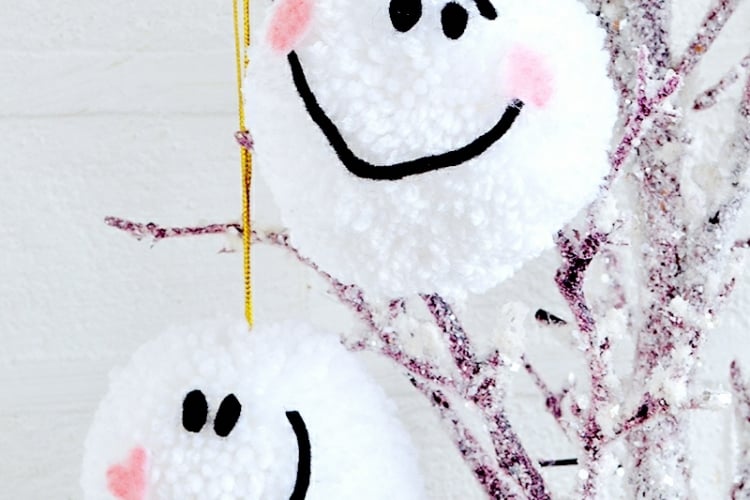 deko für weihnachten schneemann gesichter bommeln weiss witzig winter