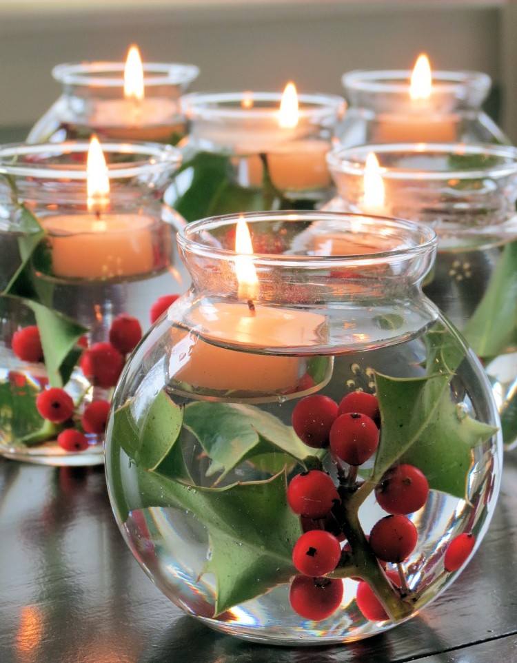 deko-weihnachten-basteln-guenstig-preiswert-teelichter-wasser-stechpalmen-ilex-vase