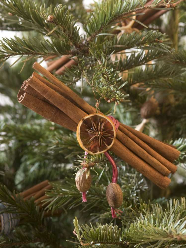 deko zu weihnachten zimtstangen idee christbaumschmuck diy