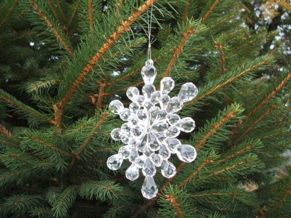 douglasie weihnachtsbaum kristalle-schneeflocke