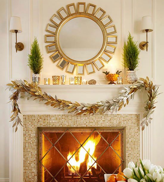 goldene weihnachtsdeko idee kaminsims teelichter spiegel