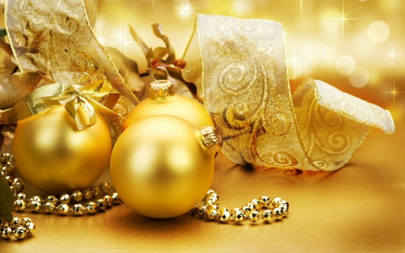 goldene weihnachtsdeko ideen einrichtung modern elegant kette kugel band