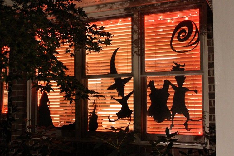Halloween Deko Ideen fenster-papier-silhouetten-hexen