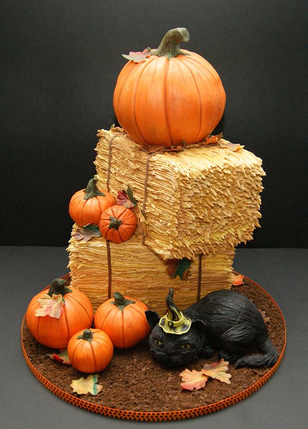halloween torte heu schwarze katze kürbisse