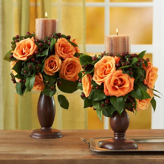 herbstdekorationen zaubern holz kerzenständer orange rosen beeren