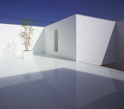 innenhof minimalismus weiß beton haus konstruktion trendig design