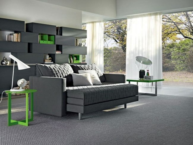 klappbares Sofa Design grün Wandregale Schlafsofa